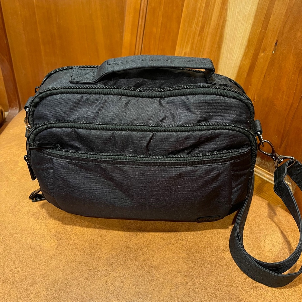 Lug Scoop Purse